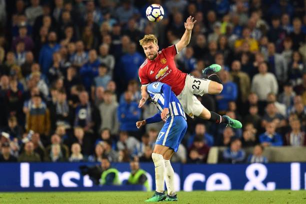 近4轮首胜！10人曼联3-2逆转伊镇升第14 多古送礼+染红马奎尔制胜.